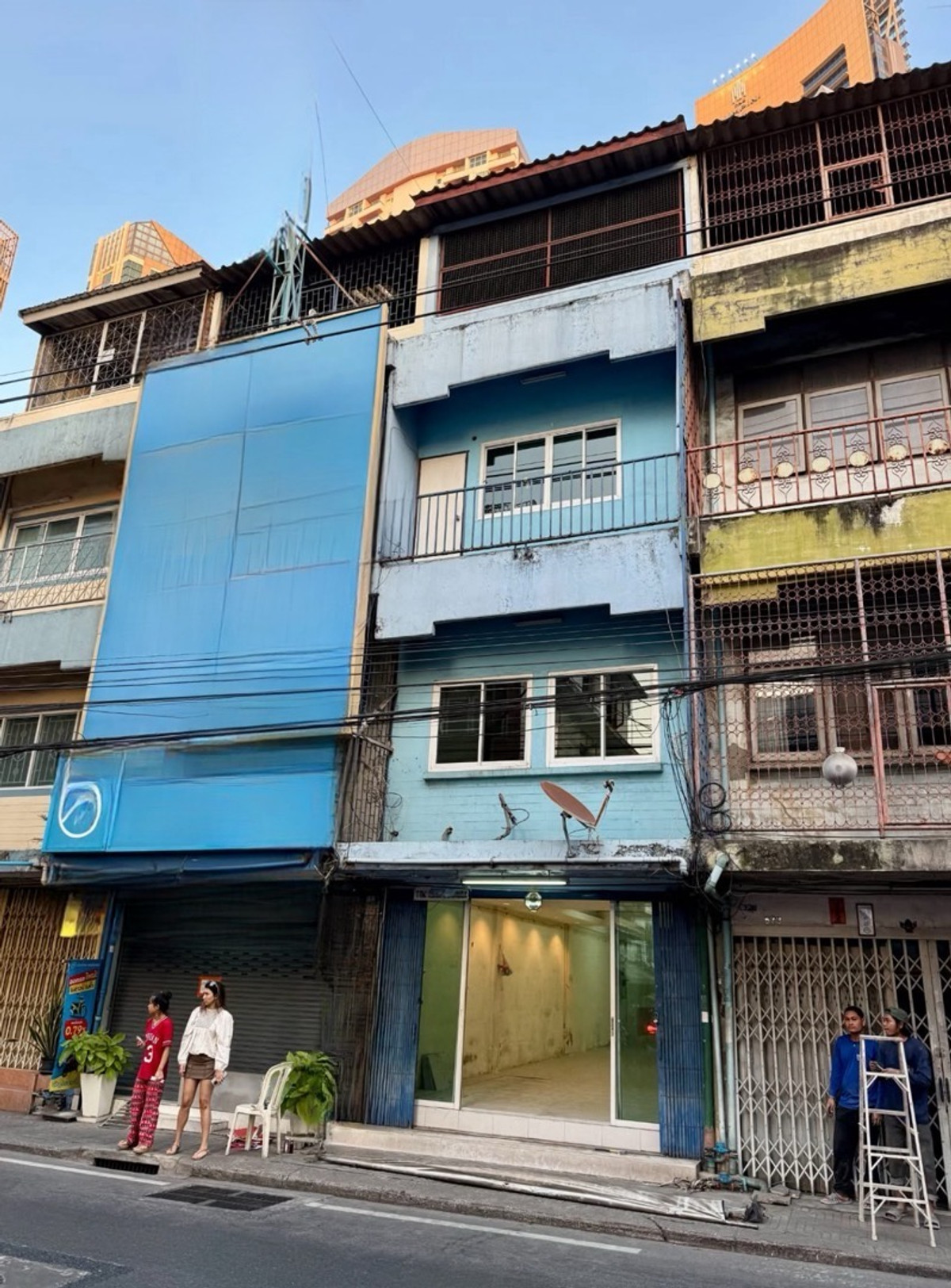 For RentShop HouseSukhumvit, Asoke, Thonglor : Phrom Phong Sukhumvit 22 for rent, 1 commercial building, near Emsphere and Marriott Hotel.