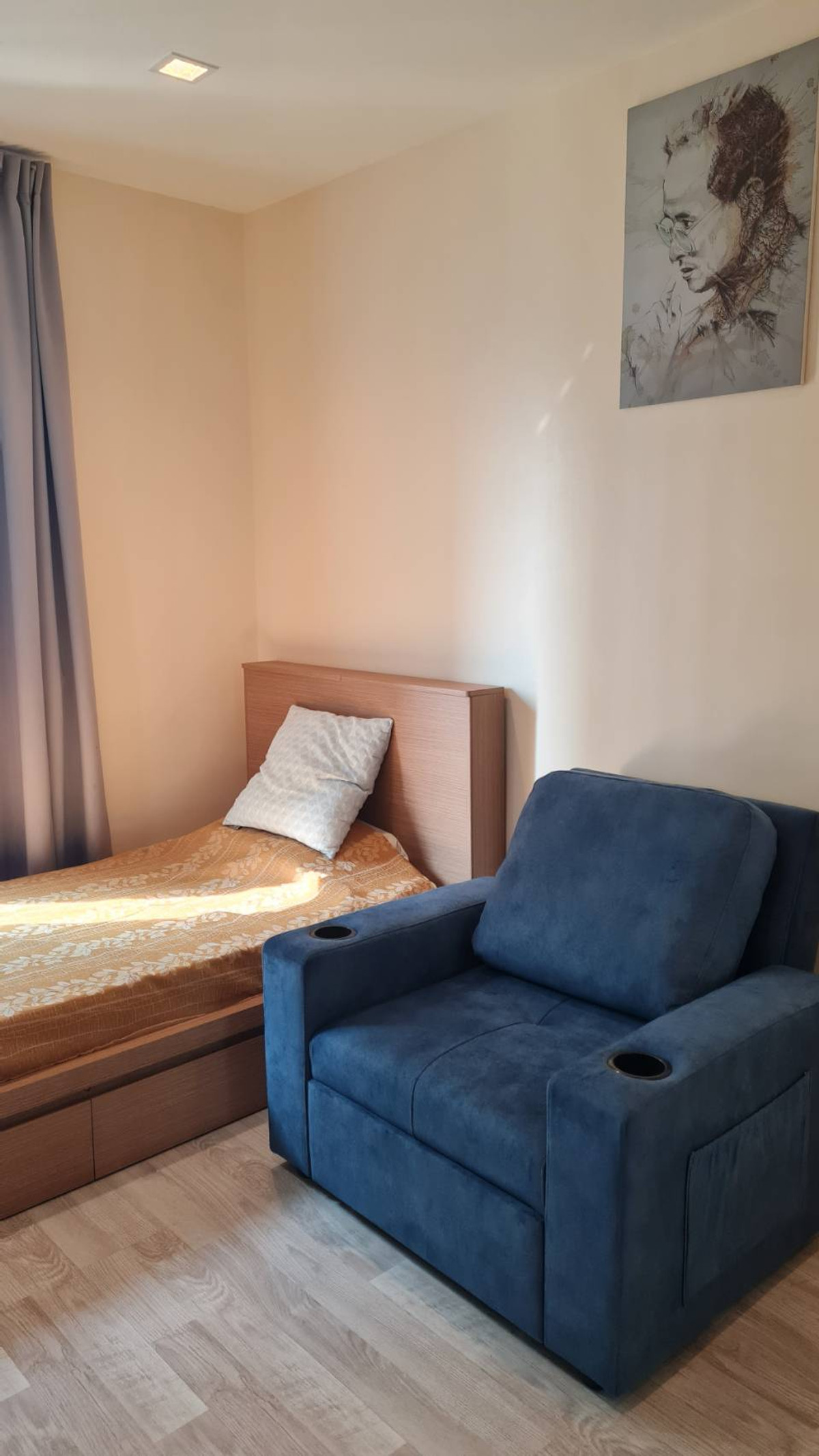 ให้เช่าคอนโดวงเวียนใหญ่ เจริญนคร :  ให้เช่า คอนโด ไอดีโอ โมบิ สาทร ( Ideo mobi sathorn ) ติด BTS ธนบุรี  50 เมตร พร้อมเฟอร์  เพียง 10,000 บาท  