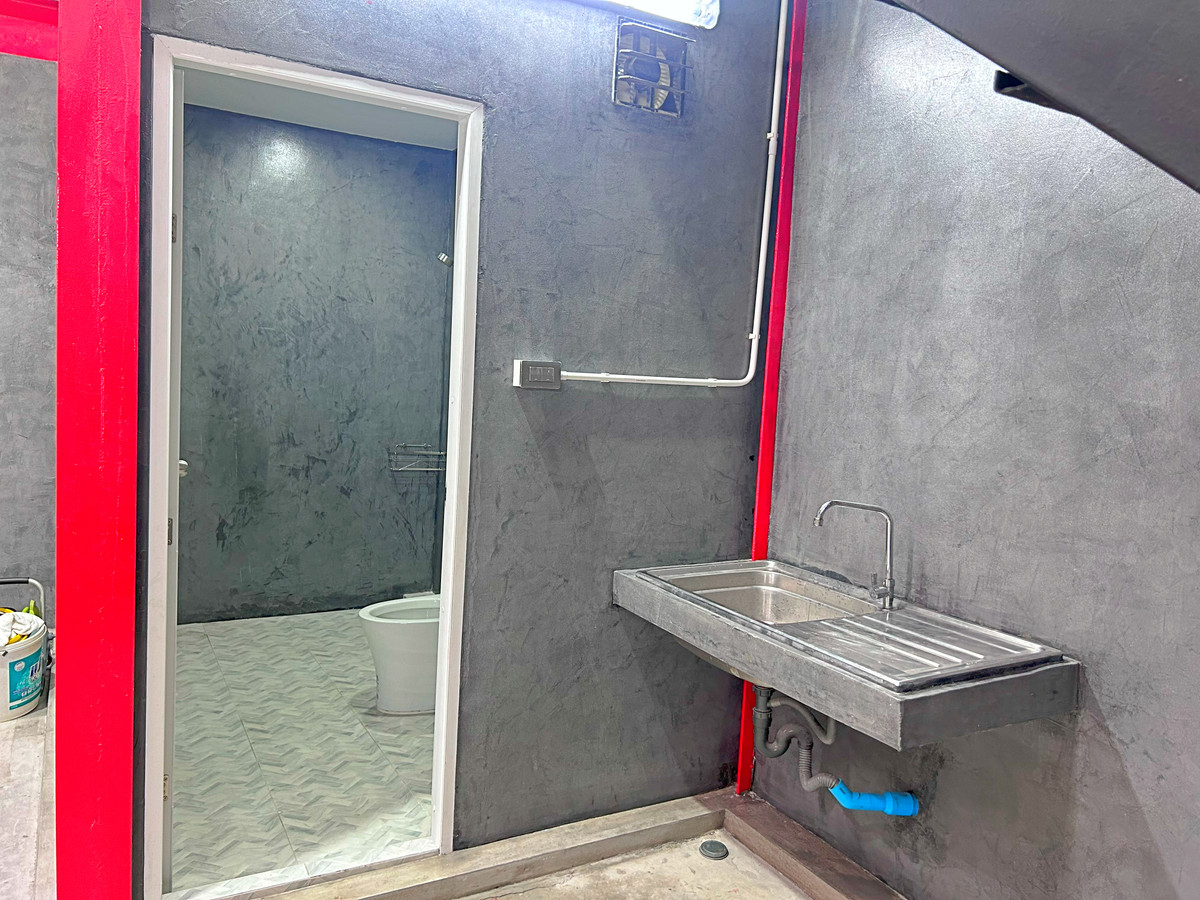 ให้เช่าโกดังปทุมธานี รังสิต ธรรมศาสตร์ : โกดังเดี่ยวสร้างใหม่ / แต่งหรูพร้อมแอร์ / 800 ตร.ม. / ปากซอยคือทางเข้าทางด่วน-ลำลูกกา