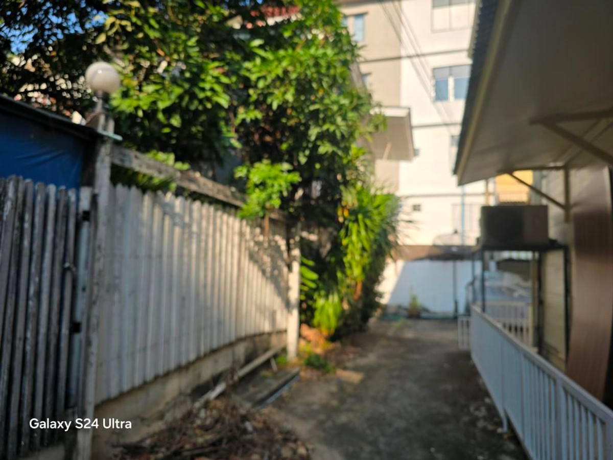 ขายบ้านสีลม ศาลาแดง บางรัก : ขายบ้านในซ.สุขสันต์ ถ.สุรวงศ์หรือถ.ทรัพย์ 2 หลัง 75 ตรว. ในคอมพลาวด์