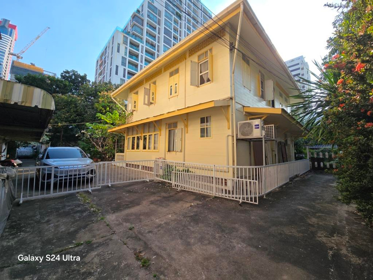 ขายบ้านสีลม ศาลาแดง บางรัก : ขายบ้านในซ.สุขสันต์ ถ.สุรวงศ์หรือถ.ทรัพย์ 2 หลังในคอมพลาวด์บ้าน 4 หลัง