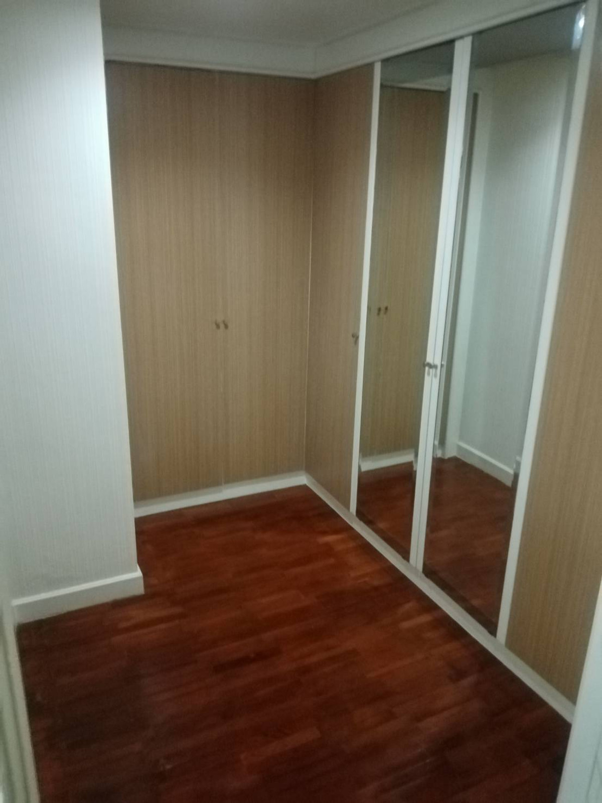 For RentCondoWitthayu, Chidlom, Langsuan, Ploenchit : Urbana Langsuan 250 sq.m. Please add LINE ID @806qphgn o8415o5483