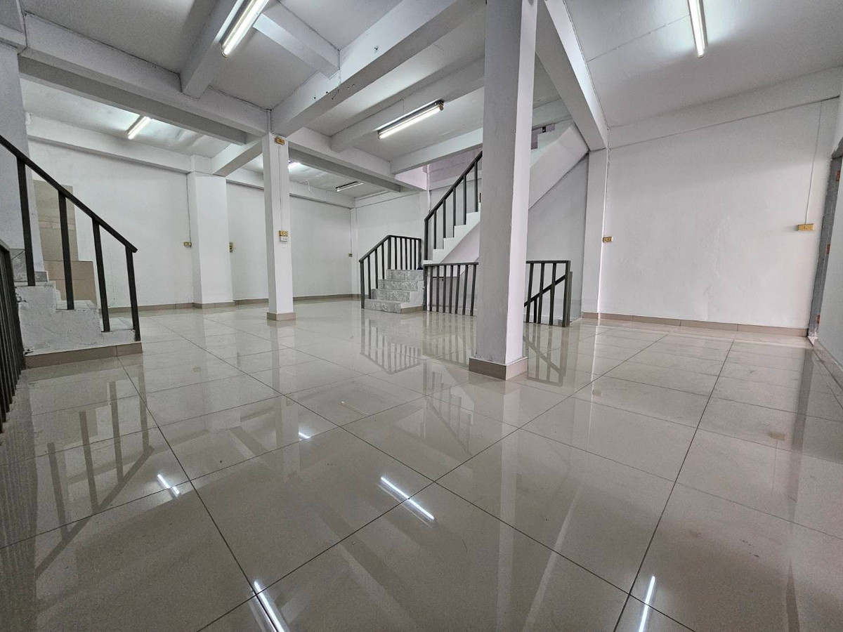 For RentShop HouseSathorn, Narathiwat : 2 Connecting Units 660sqm Townhouse in Soi Chareorat 5