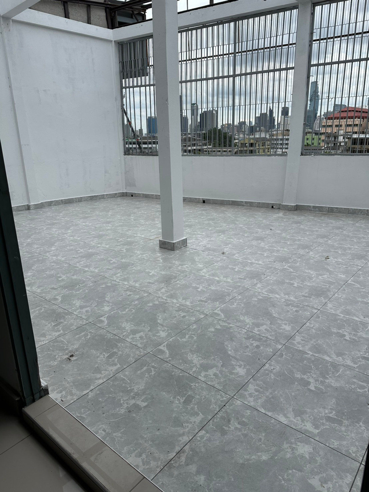 For RentShop HouseSathorn, Narathiwat : 2 Connecting Units 660sqm Townhouse in Soi Chareorat 5