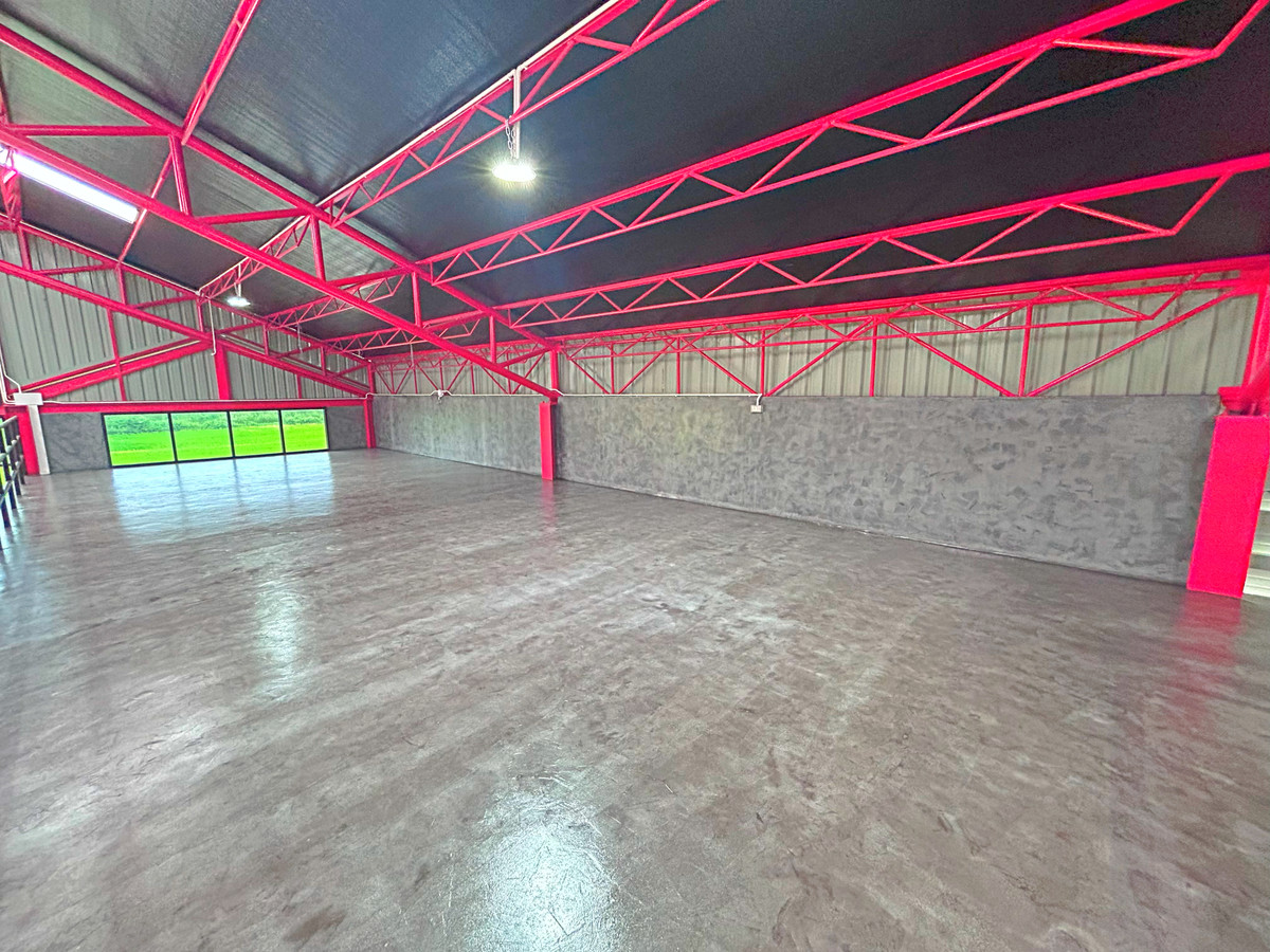 ให้เช่าโกดังปทุมธานี รังสิต ธรรมศาสตร์ : โกดังเดี่ยวสร้างใหม่ / แต่งหรูพร้อมแอร์ / 800 ตร.ม. / ปากซอยคือทางเข้าทางด่วน-ลำลูกกา