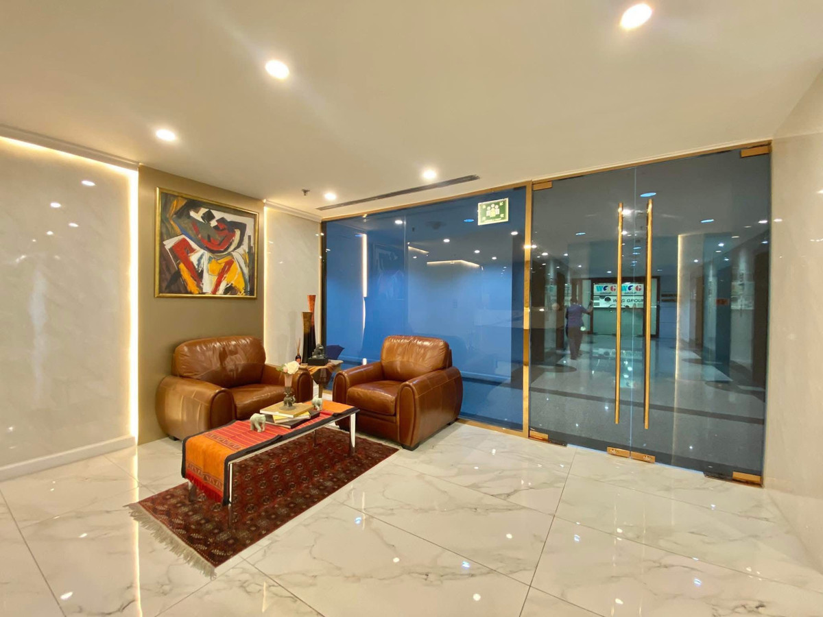 ให้เช่าสำนักงานสุขุมวิท อโศก ทองหล่อ : Office Ocean Tower 2 for rent 210sqm or 620 Baht per sqm or 130,000 per month 