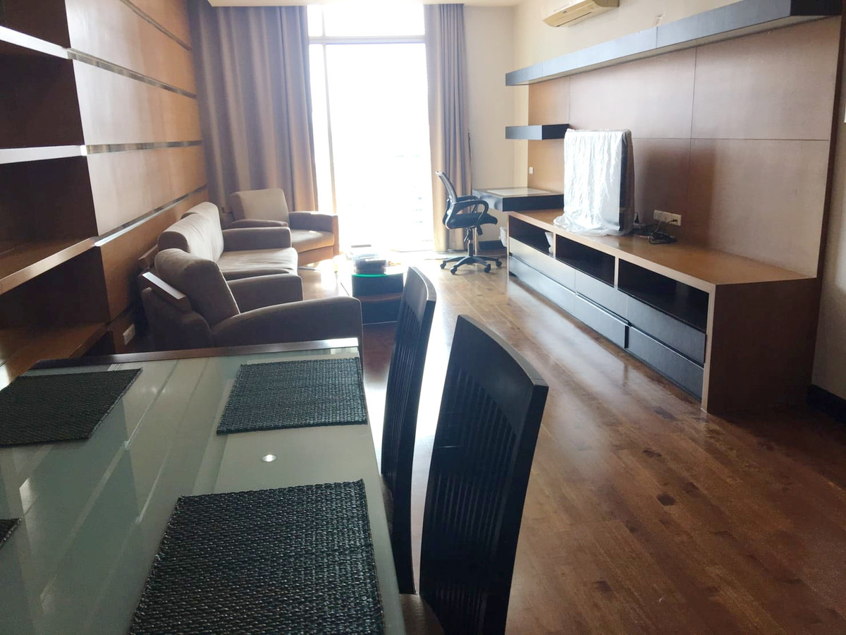 For SaleCondoSukhumvit, Asoke, Thonglor : For SALE Renovated 3-bedroom Condo on a High floor in Asoke.