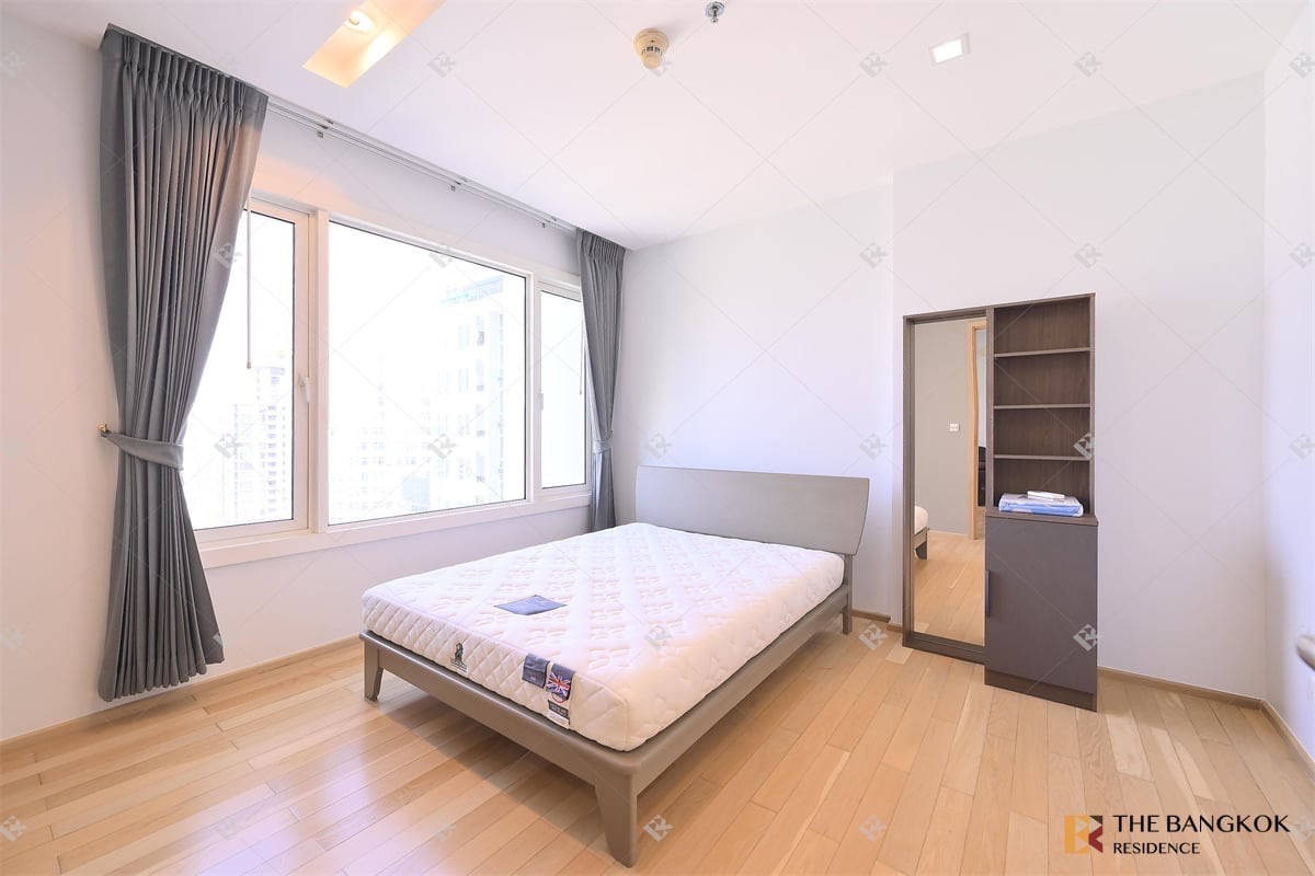 ให้เช่าคอนโดสุขุมวิท อโศก ทองหล่อ : Siri At Sukhumvit — ติด BTS ทองหล่อ ☕ ใกล้คาเฟ่ ร้านอาหาร และแหล่งไลฟ์สไตล์ 🏙️ Near BTS Thonglor ☕ Close to cafes, restaurants, and lifestyle venues. by Cholly