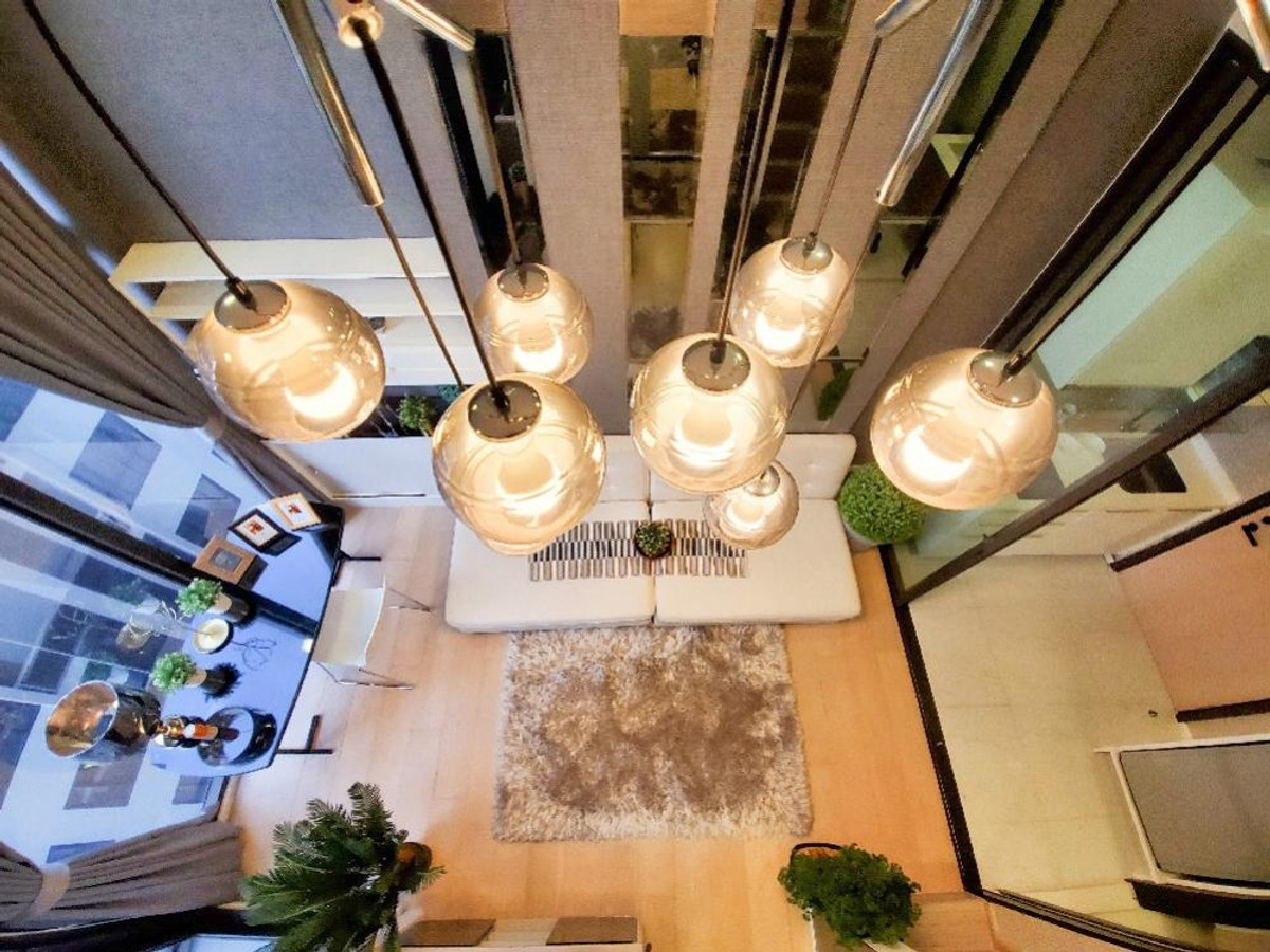 ให้เช่าคอนโดพระราม 9 เพชรบุรีตัดใหม่ RCA : คอนโด Chewathai Residence Asoke ห้องสวย โปร่ง เพดานสูง ใกล้ BTS เเละ MRT