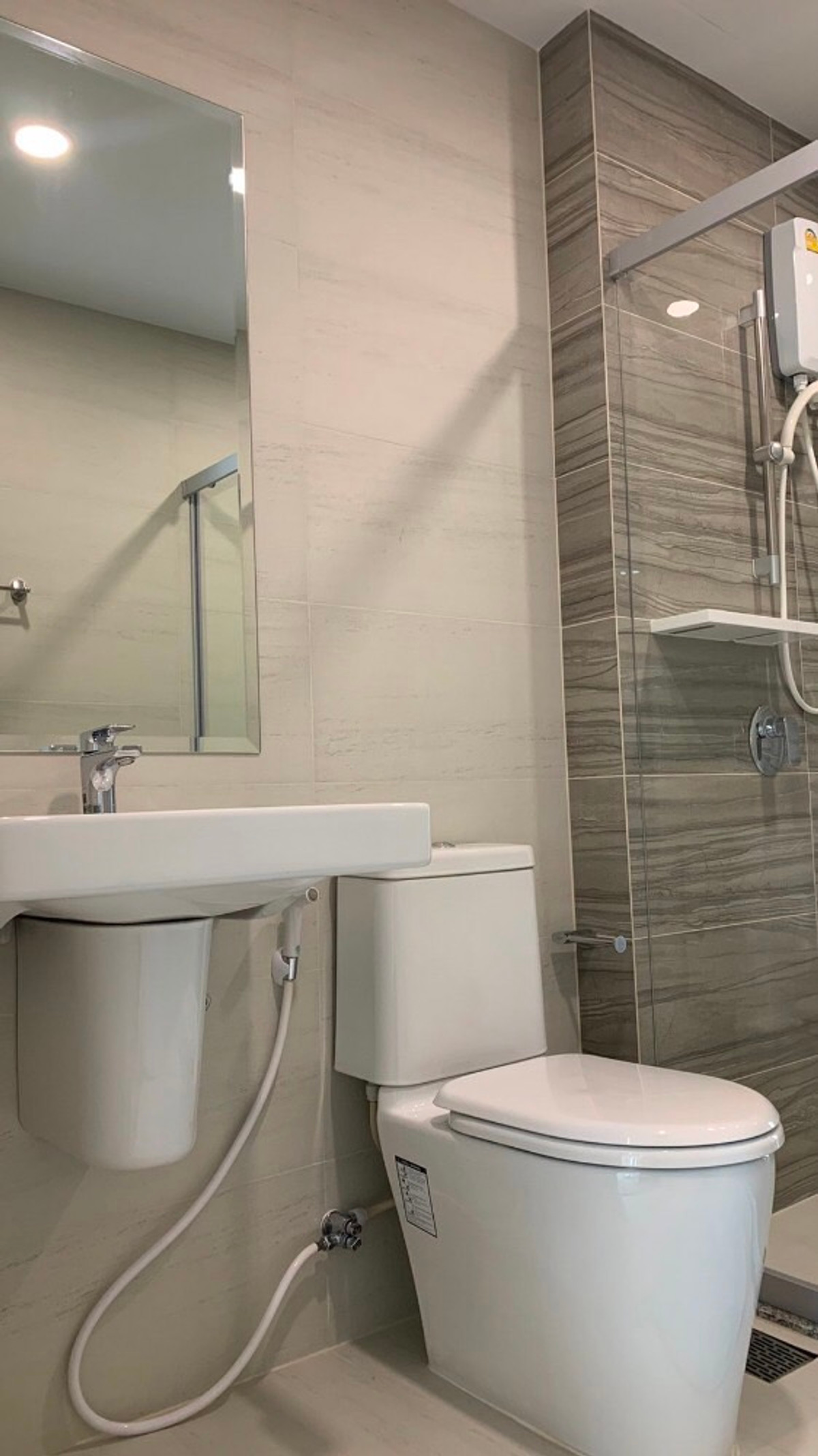 For RentCondoRamkhamhaeng, Hua Mak : ✅ SVR143 ✅ Line : @p2nproperty