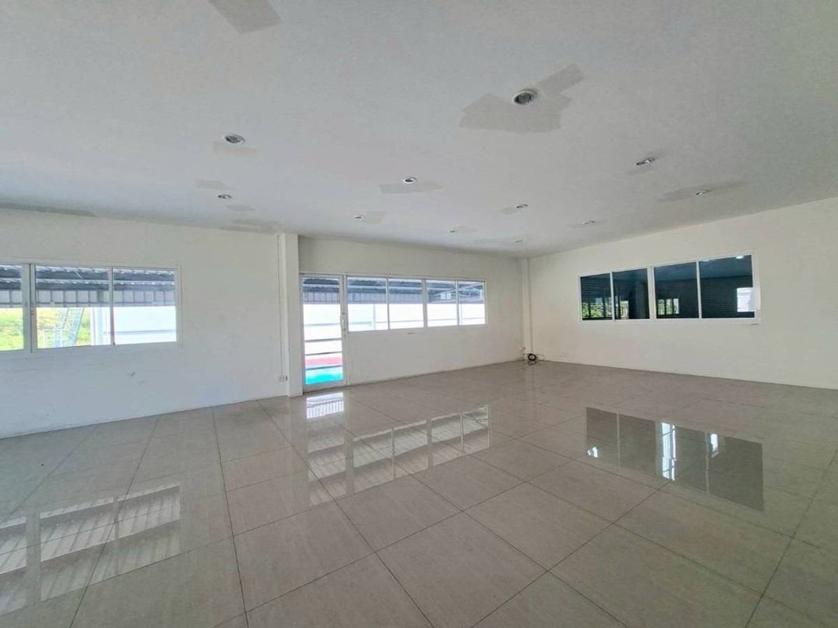 For RentWarehouseBangna, Bearing, Lasalle : Warehouse for rent, Bangna Trad KM.18, Bang Phli, Samut Prakan, near industrial estates, Suvarnabhumi Airport, Lat Krabang and Chonburi Expressway.