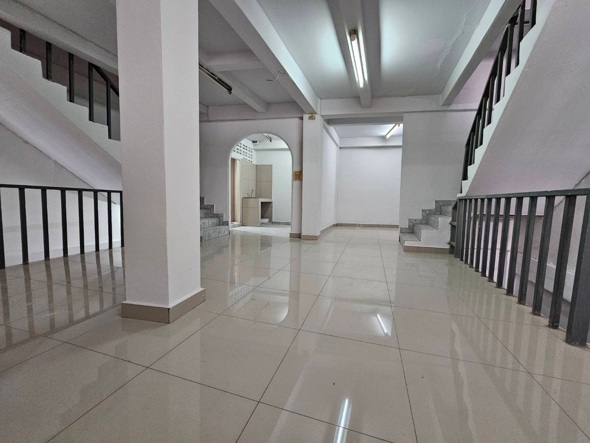 For RentShop HouseSathorn, Narathiwat : 2 Connecting Units 660sqm Townhouse in Soi Chareorat 5