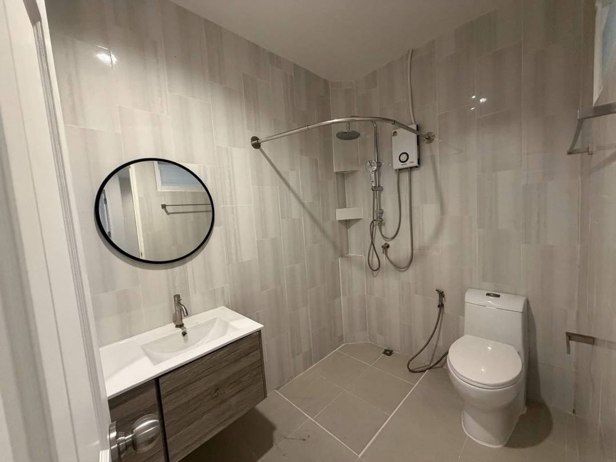 For RentHome OfficeOnnut, Udomsuk : Home office for rent, office 4.5 floors, 400 sq m, near BTS Phra Khanong 100 meters, parking 2+3 cars RARE ITEMS