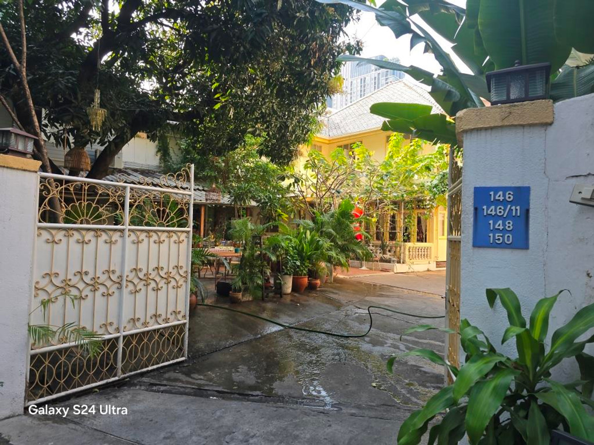 ขายบ้านสีลม ศาลาแดง บางรัก : ขายบ้านในซ.สุขสันต์ ถ.สุรวงศ์หรือถ.ทรัพย์ 2 หลัง 75 ตรว. ในคอมพลาวด์