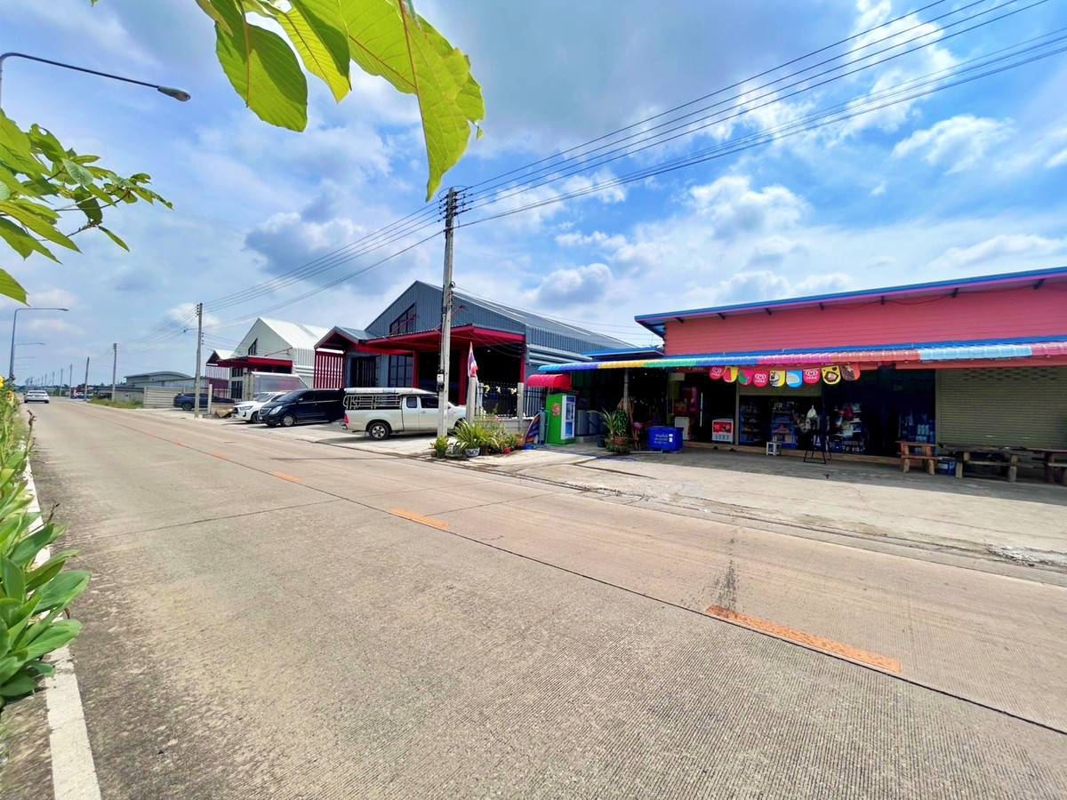 ให้เช่าโกดังปทุมธานี รังสิต ธรรมศาสตร์ : โกดังเดี่ยวสร้างใหม่ / แต่งหรูพร้อมแอร์ / 800 ตร.ม. / ปากซอยคือทางเข้าทางด่วน-ลำลูกกา