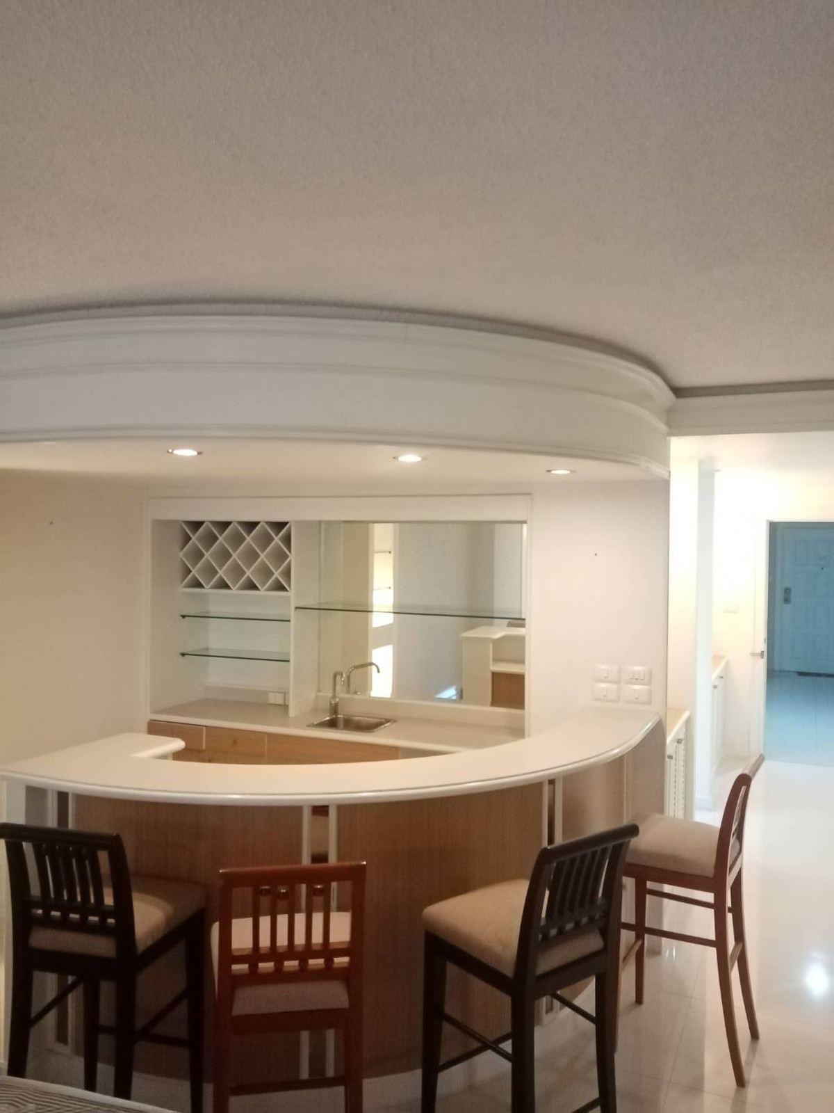 For RentCondoWitthayu, Chidlom, Langsuan, Ploenchit : Urbana Langsuan 250 sq.m. Please add LINE ID @806qphgn o8415o5483