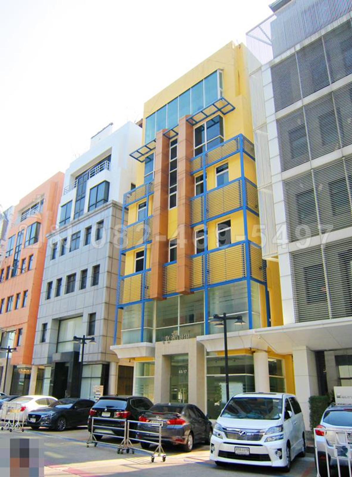 For SaleOfficeRatchadapisek, Huaikwang, Suttisan : Urgent sale, 6-story office building with elevator, Soi Ratchada 20, near MRT Sutthisan.