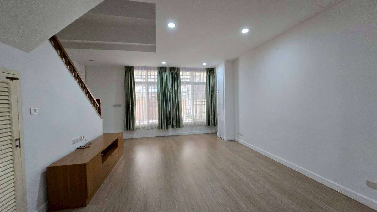 ขายทาวน์โฮมพระราม 3 สาธุประดิษฐ์ : ขายทาวน์โฮม 3 ชั้น หลังใหญ่ ทำเล ย่านพระรามสาม ยานนาวาตัดใหม่ ใกล้วงแหวนอุตสาหกรรม