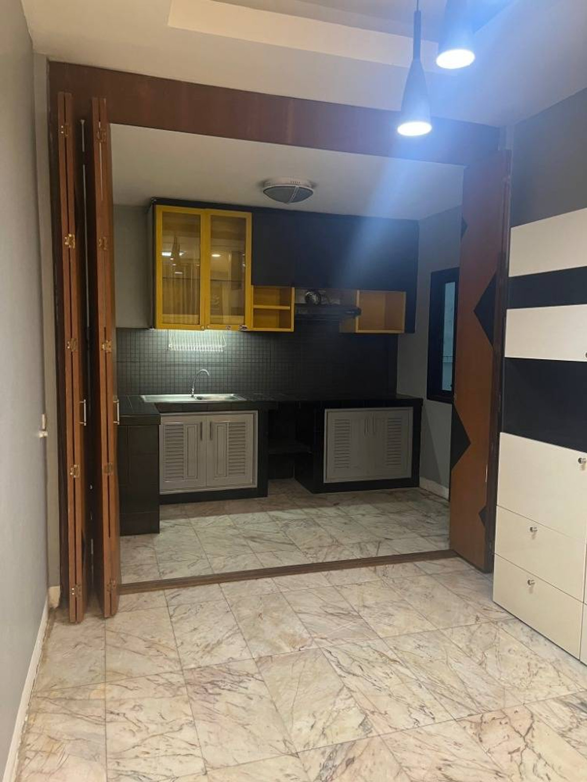 ให้เช่าทาวน์โฮมรัชดา ห้วยขวาง : ให้เช่าทาวน์เฮ้าส หมู่บ้านอยู่เจริญ ใกล้ MRT สุทธิสาร เพียง 4 นาที