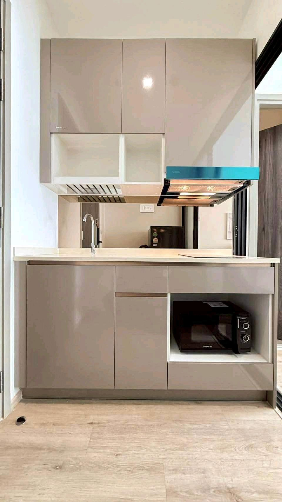 For RentCondoPattanakan, Srinakarin : 📦 Great value in this location, new room, clean, pack your bags and move in immediately.