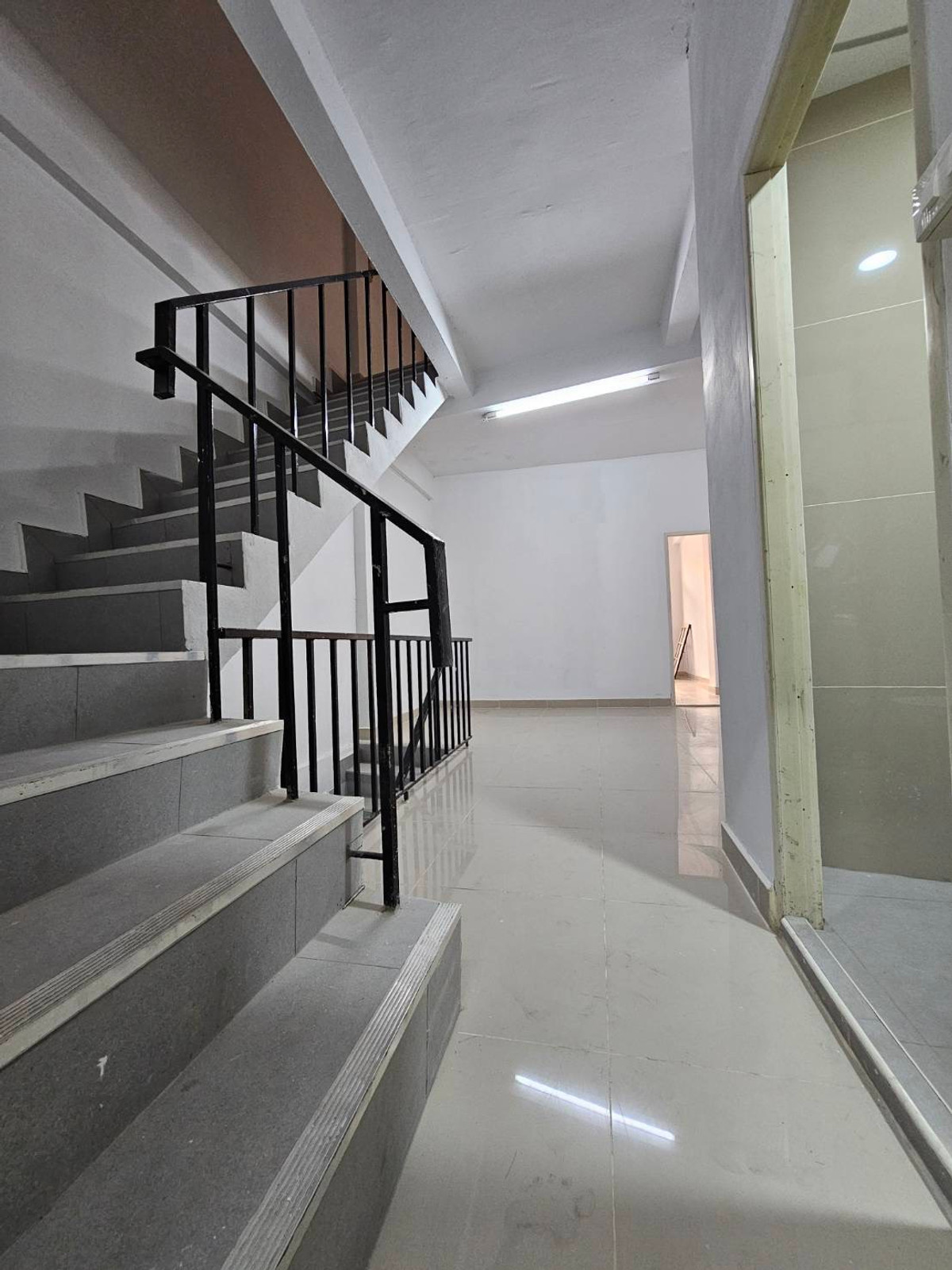 For RentShop HouseSathorn, Narathiwat : Newly Renovated 5 Storey Townhouse in Chareonrat 5, 15 min from Sathon