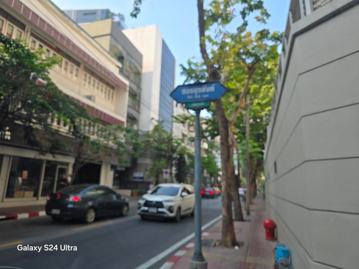 ขายบ้านสีลม ศาลาแดง บางรัก : ขายบ้านในซ.สุขสันต์ ถ.สุรวงศ์หรือถ.ทรัพย์ 2 หลัง 75 ตรว. ในคอมพลาวด์