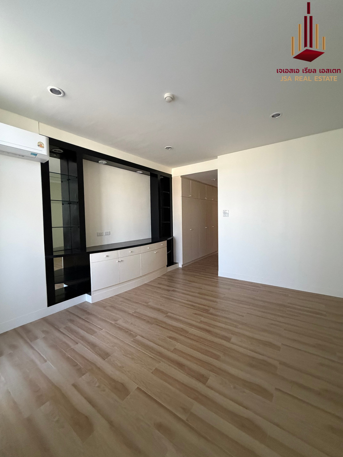 For RentCondoWongwianyai, Charoennakor : ✨ For Rent: River House Condominium Condo ✨ 💰 Only 80,000 THB/month