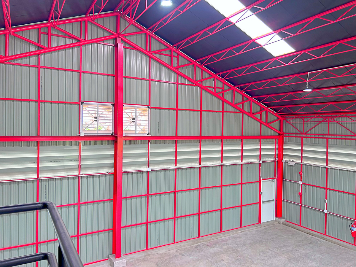 ให้เช่าโกดังปทุมธานี รังสิต ธรรมศาสตร์ : โกดังเดี่ยวสร้างใหม่ / แต่งหรูพร้อมแอร์ / 800 ตร.ม. / ปากซอยคือทางเข้าทางด่วน-ลำลูกกา