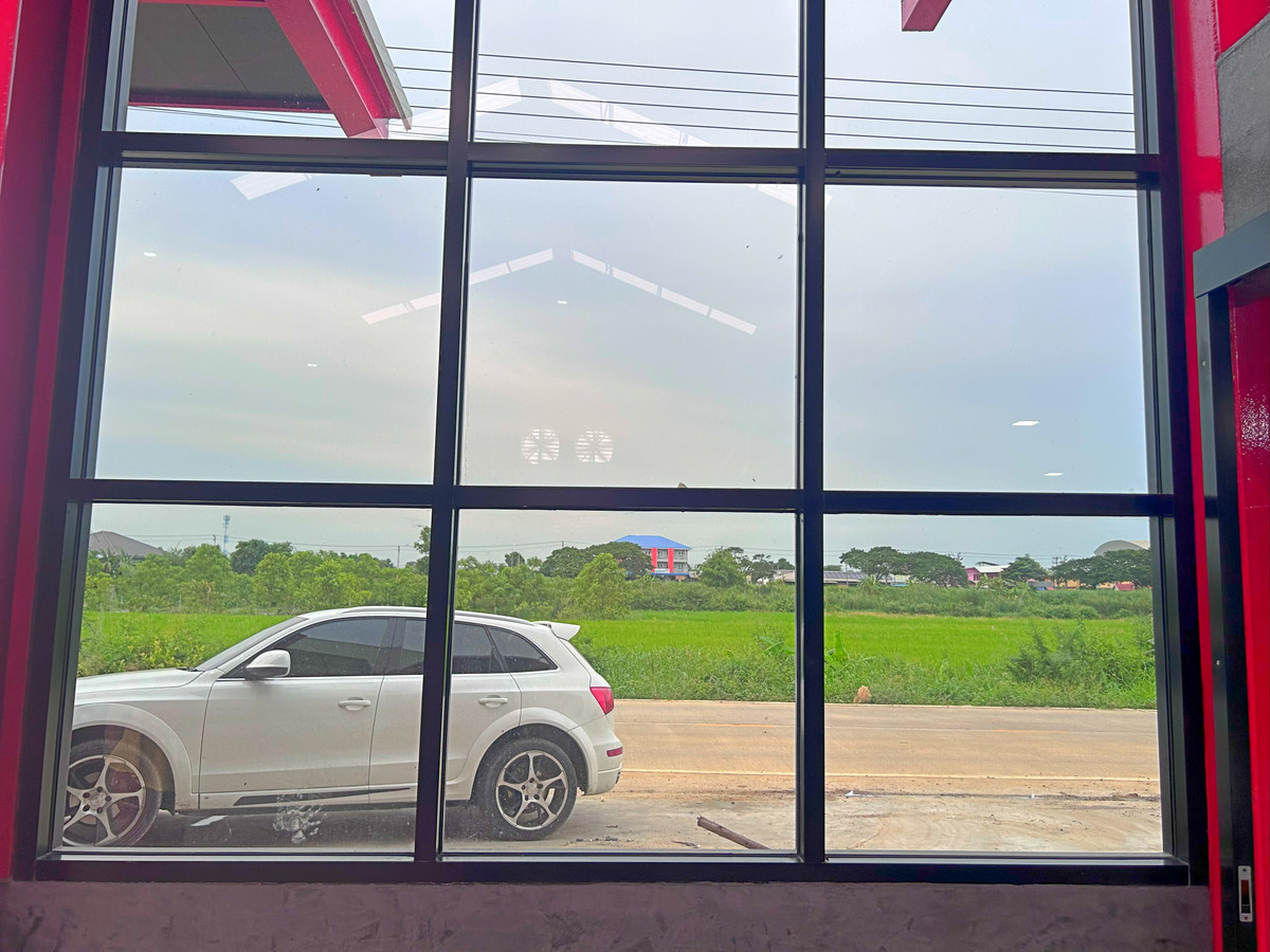 ให้เช่าโกดังปทุมธานี รังสิต ธรรมศาสตร์ : โกดังเดี่ยวสร้างใหม่ / แต่งหรูพร้อมแอร์ / 800 ตร.ม. / ปากซอยคือทางเข้าทางด่วน-ลำลูกกา