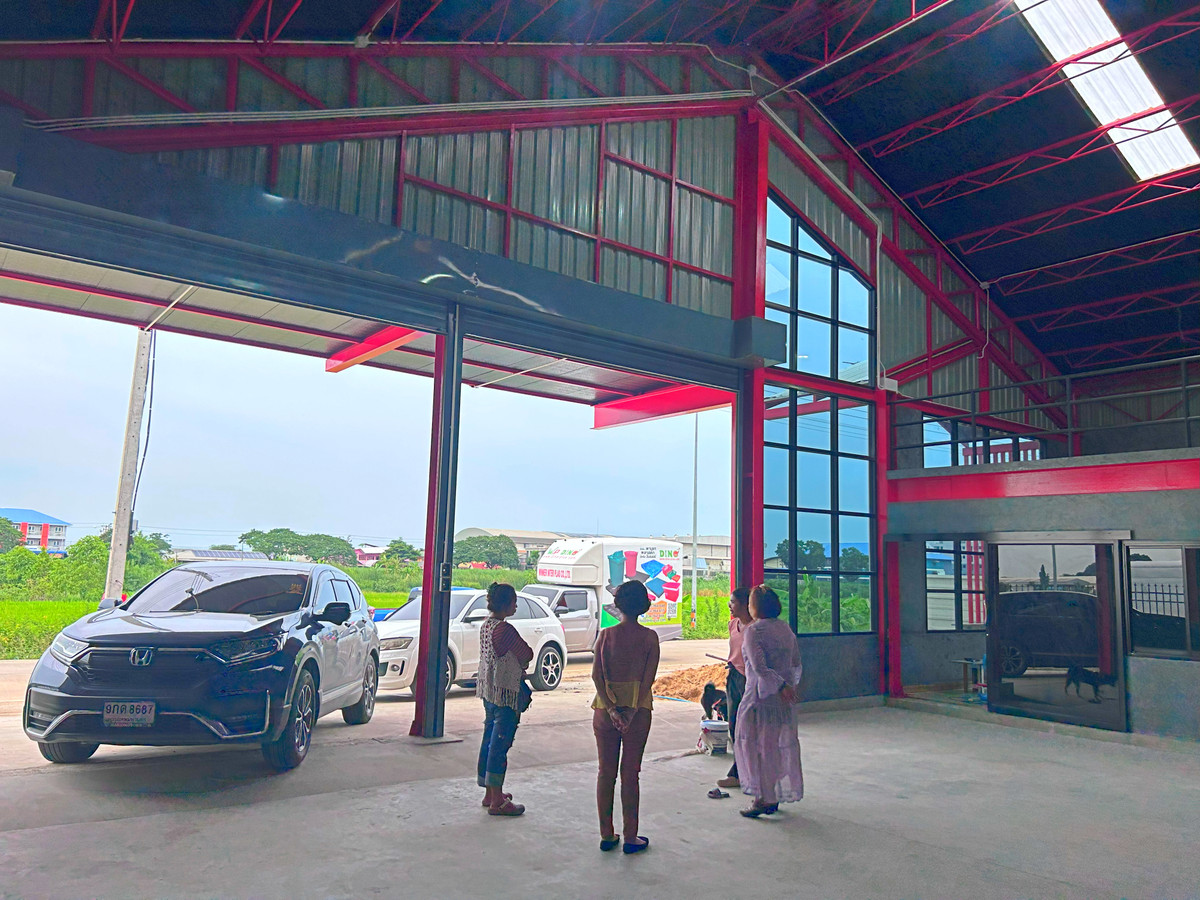 ให้เช่าโกดังปทุมธานี รังสิต ธรรมศาสตร์ : โกดังเดี่ยวสร้างใหม่ / แต่งหรูพร้อมแอร์ / 800 ตร.ม. / ปากซอยคือทางเข้าทางด่วน-ลำลูกกา