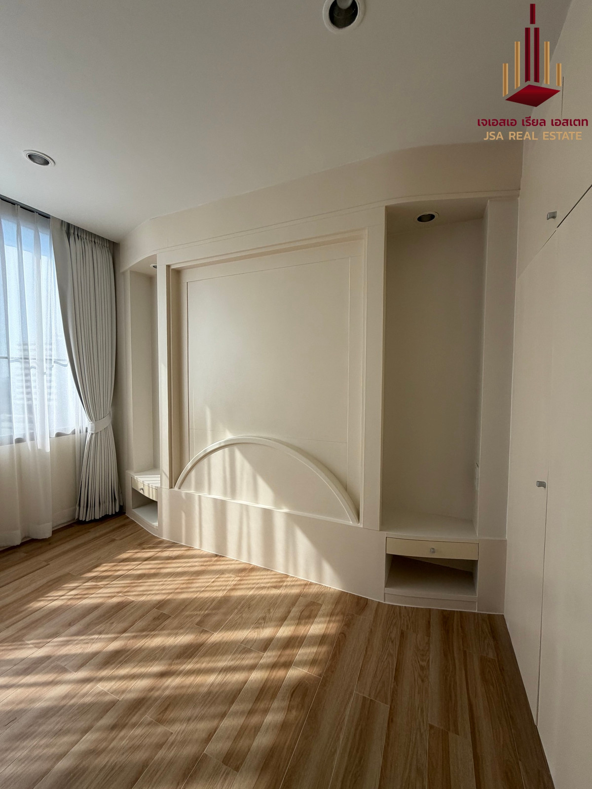 ให้เช่าคอนโดวงเวียนใหญ่ เจริญนคร : ✨ For Rent: River House Condominium Condo ✨ 💰 Only 80,000 THB/month