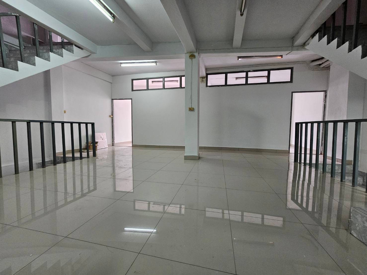 For RentShop HouseSathorn, Narathiwat : 2 Connecting Units 660sqm Townhouse in Soi Chareorat 5