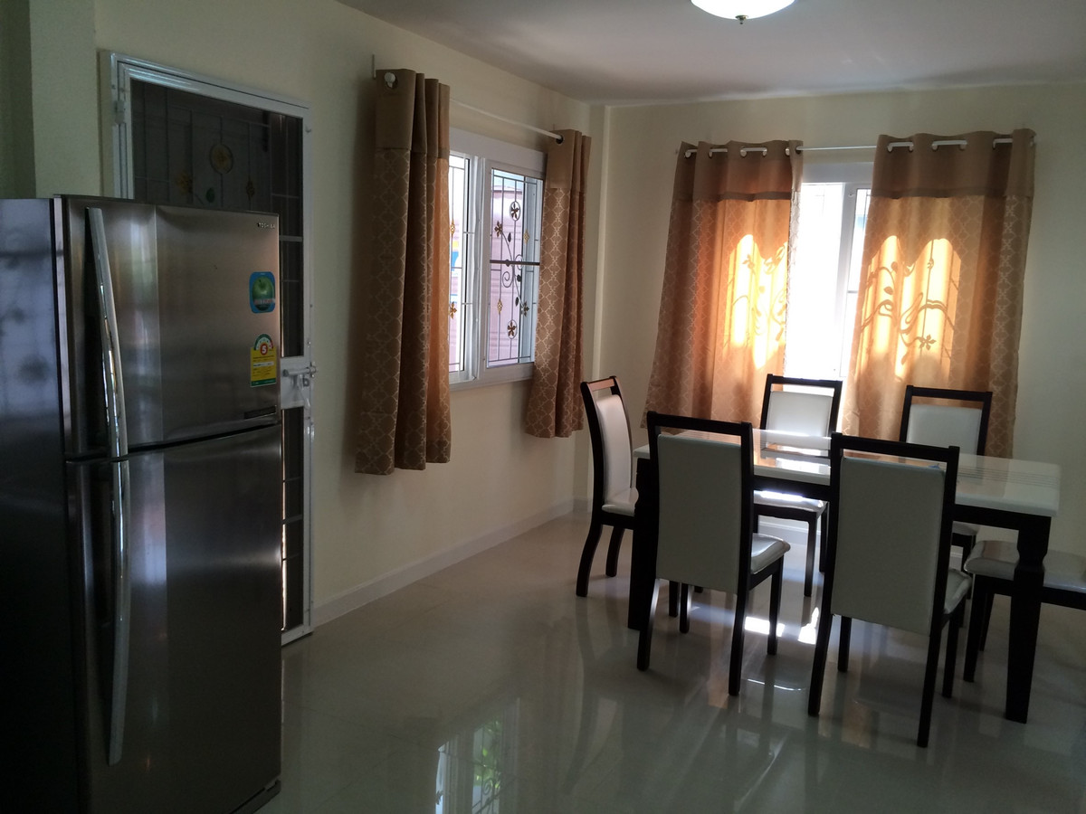 ให้เช่าบ้านลาดกระบัง สุวรรณภูมิ : ให้เช่าบ้านสวยหมู่บ้านชวนชื่น อ่อนนุช ถนนสุขาภิบาล 2  ขนาด 52 ตรว. ราคาเช่า 40,000 บาท/เดือน