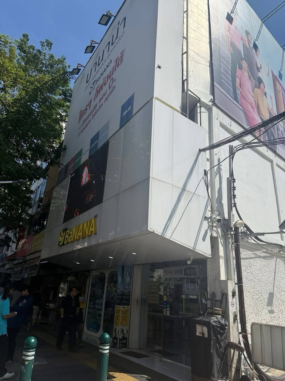 For RentShop HouseAri,Anusaowaree : Commercial building for rent, 2 units, wide front, next to the main road, prominent building, busy with people @ Ari - Saphan Khwai, Phaya Thai District