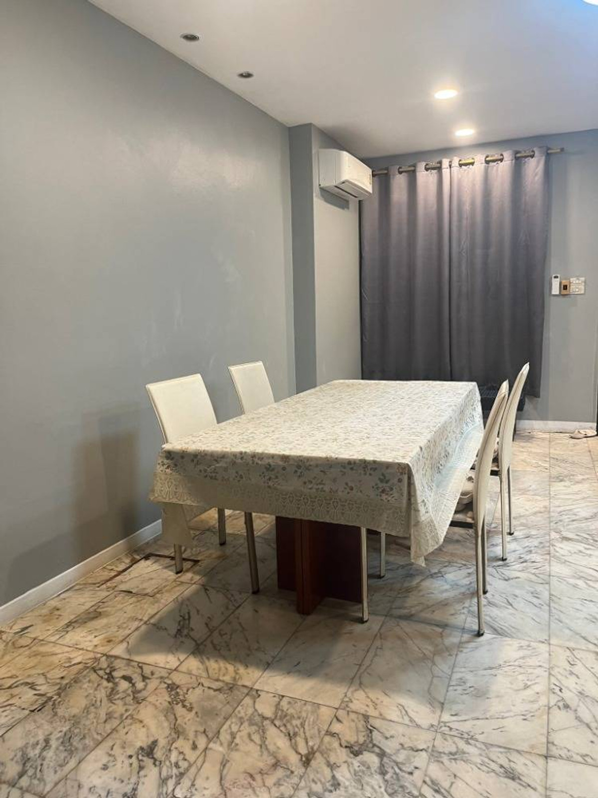 ให้เช่าทาวน์โฮมรัชดา ห้วยขวาง : ให้เช่าทาวน์เฮ้าส หมู่บ้านอยู่เจริญ ใกล้ MRT สุทธิสาร เพียง 4 นาที