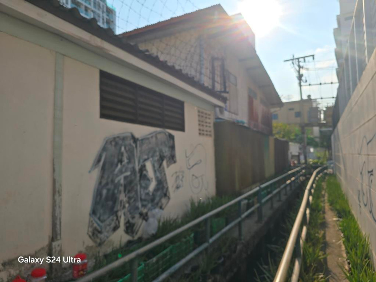 ขายบ้านสีลม ศาลาแดง บางรัก : ขายบ้านในซ.สุขสันต์ ถ.สุรวงศ์หรือถ.ทรัพย์ 2 หลัง 75 ตรว. ในคอมพลาวด์