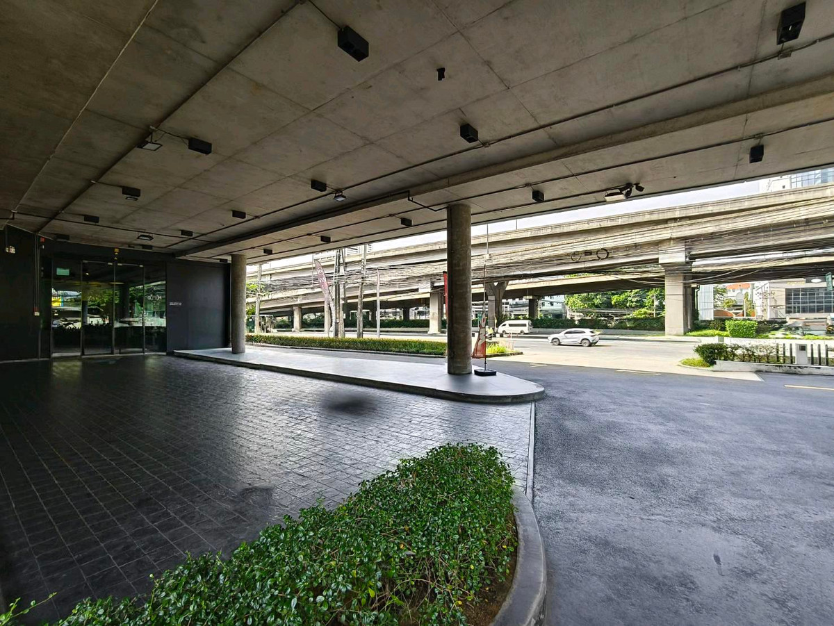 For RentShowroomVipawadee, Don Mueang, Lak Si : Price only 180,000 baht/month