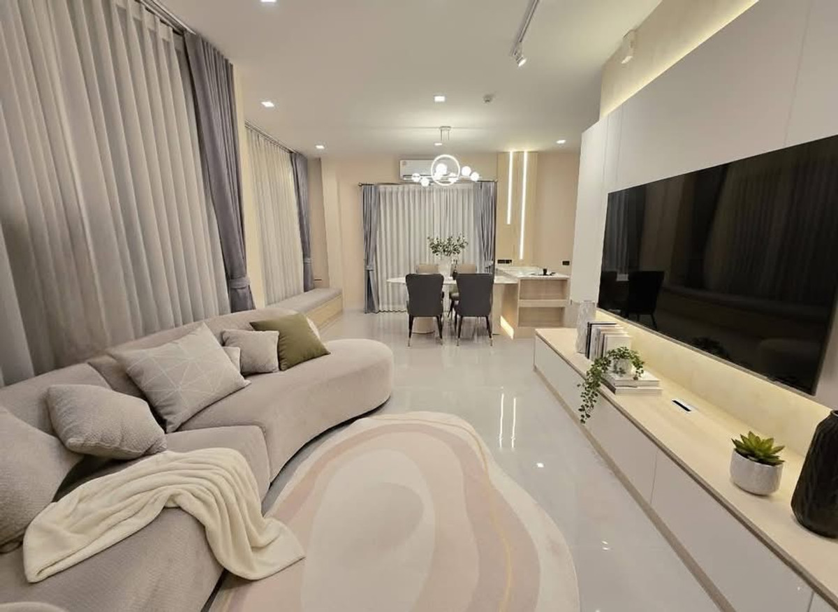 HouseBangna, Bearing, Lasalle : Bangkok Boulevard Bangna-Km.5, beautiful location, main road. Near the clubhouse