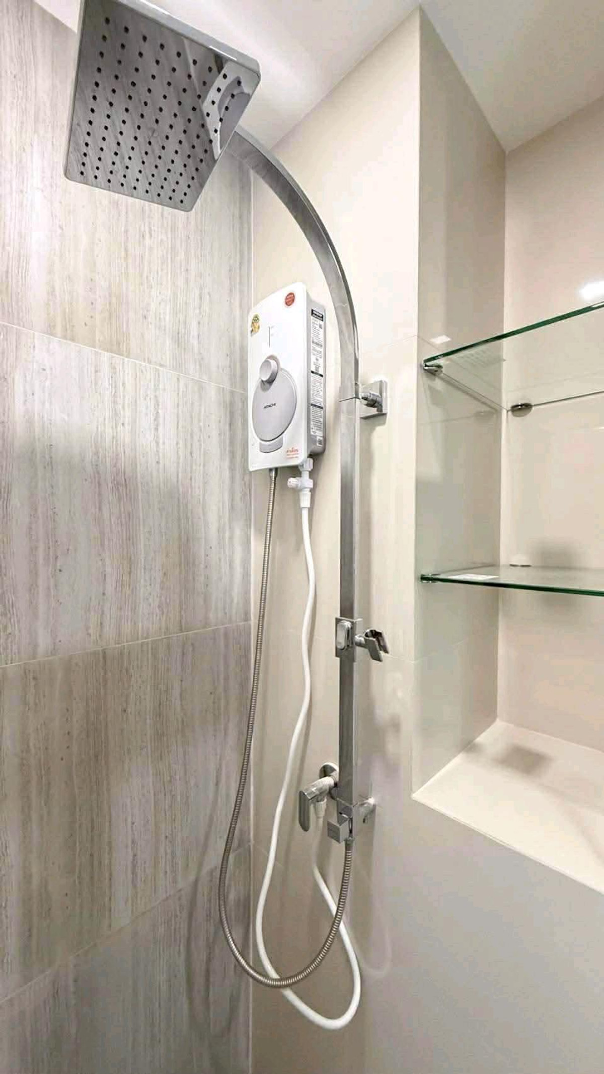 For RentCondoPattanakan, Srinakarin : 📦 Great value in this location, new room, clean, pack your bags and move in immediately.