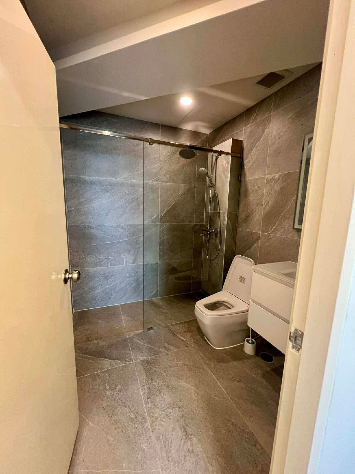 ให้เช่าคอนโดวิทยุ ชิดลม หลังสวน : ให้เช่า Witthayu Complex ราคา 75,000 บาท [NCr260153]