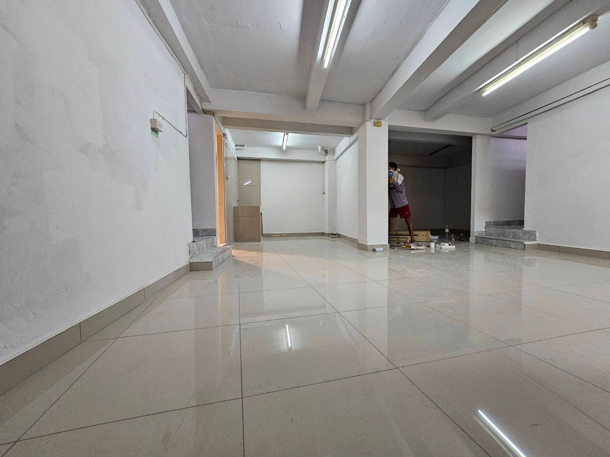 For RentShop HouseSathorn, Narathiwat : 2 Connecting Units 660sqm Townhouse in Soi Chareorat 5