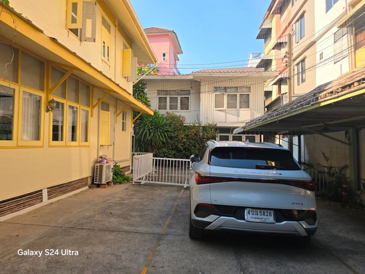 ขายบ้านสีลม ศาลาแดง บางรัก : ขายบ้านในซ.สุขสันต์ ถ.สุรวงศ์หรือถ.ทรัพย์ 2 หลัง 75 ตรว. ในคอมพลาวด์