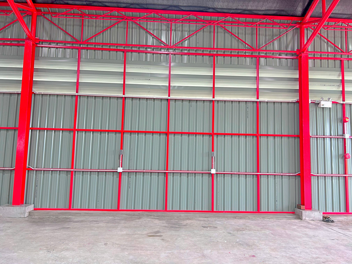 ให้เช่าโกดังปทุมธานี รังสิต ธรรมศาสตร์ : โกดังเดี่ยวสร้างใหม่ / แต่งหรูพร้อมแอร์ / 800 ตร.ม. / ปากซอยคือทางเข้าทางด่วน-ลำลูกกา