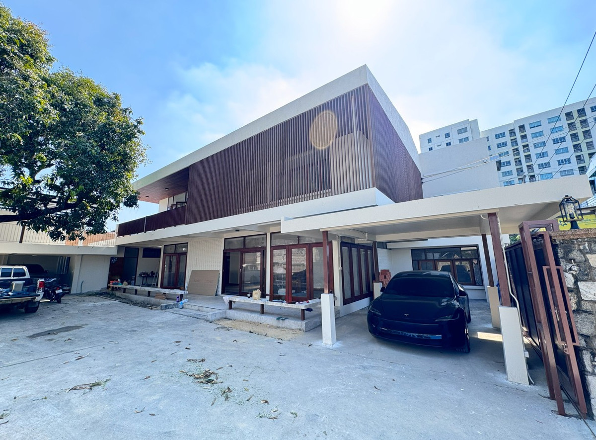 For RentHousePinklao, Charansanitwong : 🔥 For Rent – Fully Renovated Mid-Century 60s House | Charan 44 Unique vintage charm + Huge land + Perfect for living or business