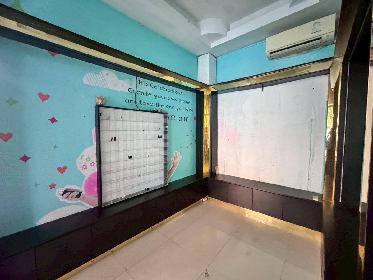 For RentRetail SpaceSukhumvit, Asoke, Thonglor : Small space for rent, Thonglor 13, only 100 meters into the alley, suitable for doing business (N.1978)