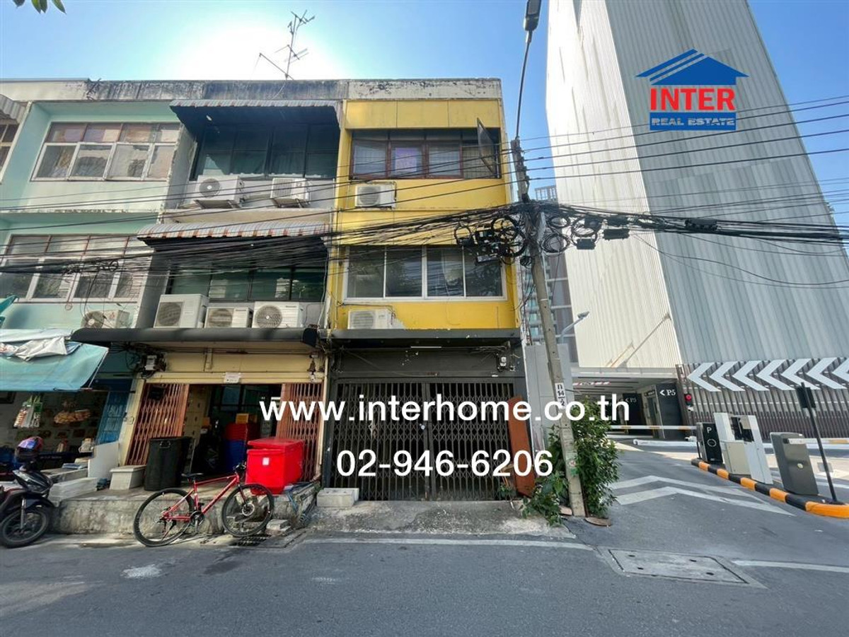 For SaleShop HouseSukhumvit, Asoke, Thonglor : Commercial building, 3 floors, 16 sq m, commercial building, Soi Sukhumvit 65, Sukhumvit Road, Thonglor-Ekkamai Road, Watthana District, Bangkok.