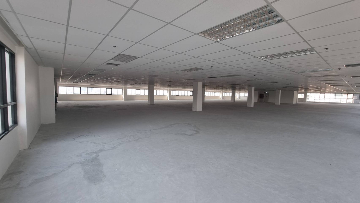 For RentOfficeRama9, Petchburi, RCA : Large Office for Rent – 1,656 sq.m. near MRT Rama 9