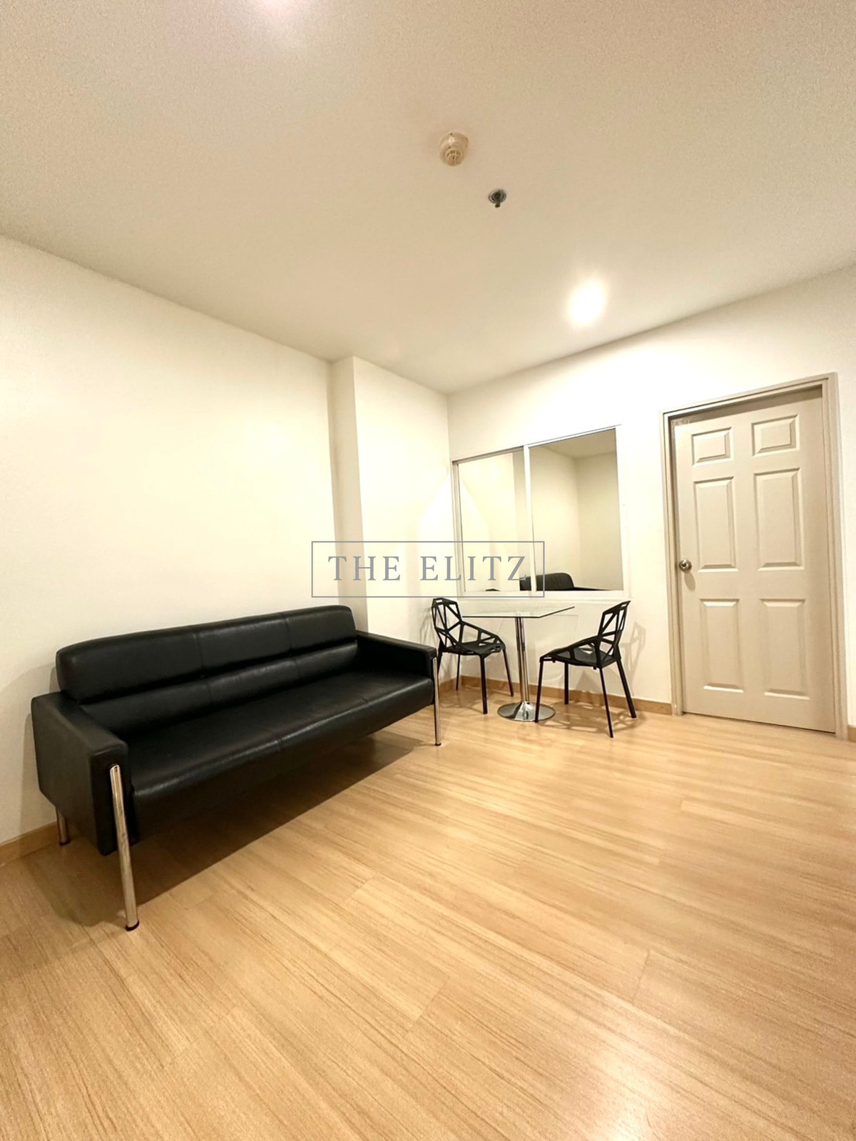 For RentCondoSathorn, Narathiwat : ✨ Live the Sathon Vibe! Rent Life@Sathorn 10 beautiful rooms, super hip location, easy walk to Not Just Another Cup 💕