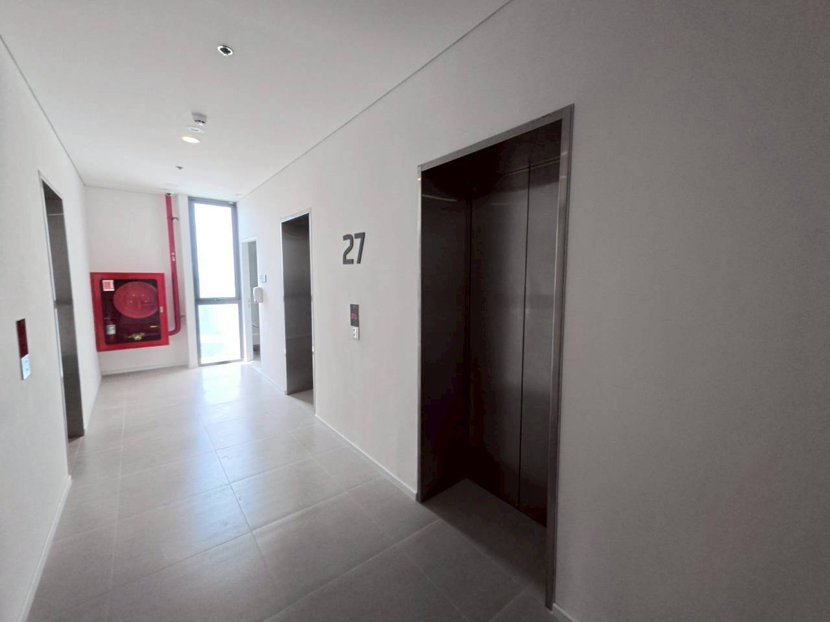 For RentCondoRama9, Petchburi, RCA : Landmark @MRTA Rama9, new room, renovated, never been occupied.