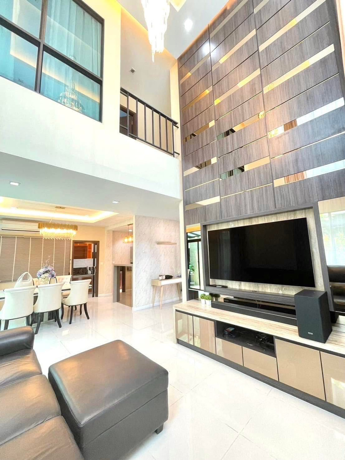 For RentHousePathum Thani,Rangsit, Thammasat : 4Bedroom House, All with En-suite Bathrooms, Near Future Park Rangsit, Fully Furnished, 10-Mins to Airport